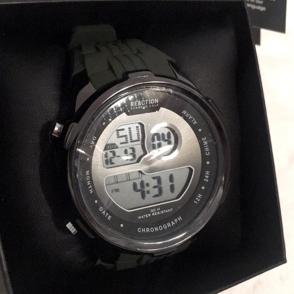 🐼⌚️KENNETH COLE® REACTION Black on Black Watch⌚️🐼